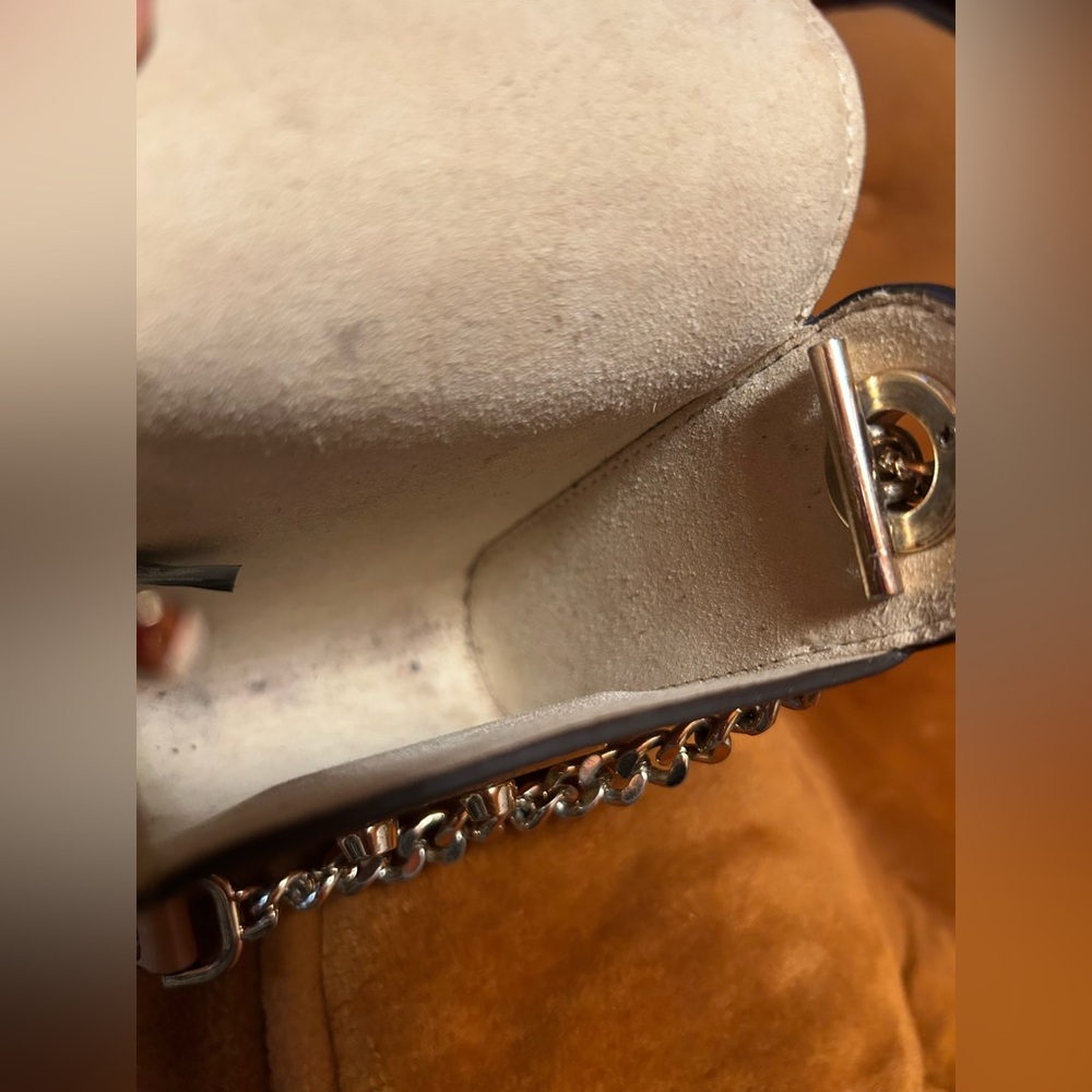 Michael Kors Camera Scout Collection Iphone
Leather Crossbody Bag - Picture 7 of 12